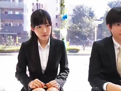 「やるの？ウソでしょ♡？」素朴な雰囲気がグッドなOL美少女が同僚君とエロミッション